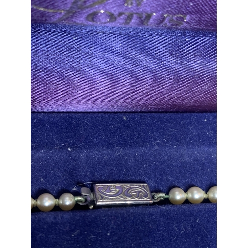 604 - A BOXED SET OF LOTUS PEARLS WITH STERLING SILVER FITTINGS