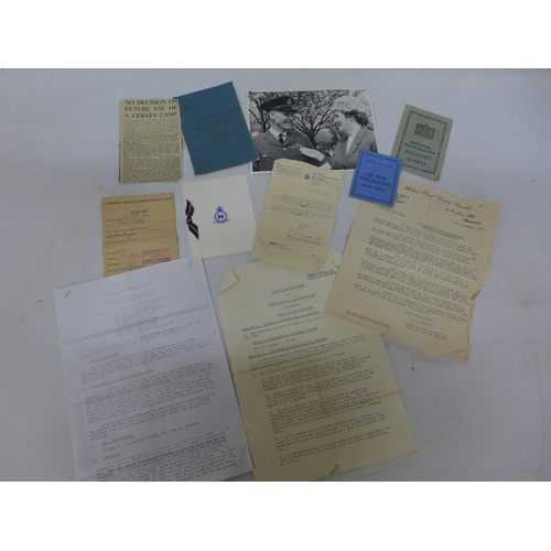 284 - A COLLECTION OF WORLD WAR I AND LATER RAF EPHEMERA, TO INCLUDE IDENTITY CARD AIR RAID PRECAUTIONS ET... 