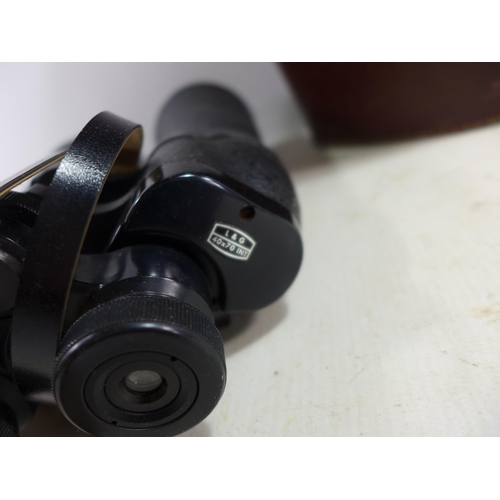 439 - A SUBSTANTIAL PAIR OF L AND G CROSS CHANNEL 40 X 70 INT CASED BINOCULARS