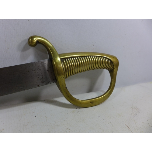 447 - A FRENCH BRIQUET CUTLESS, 60CM BLADE, SOLID BRASS GRIP, LENGTH 74CM