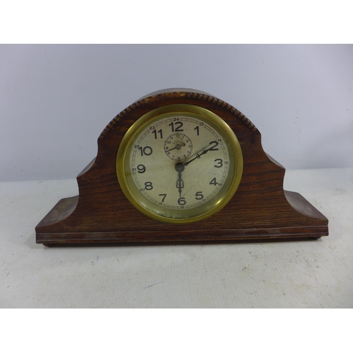 457 - AN OAK CARVED MANTEL CLOCK, 9.5CM SILVERED DIAL