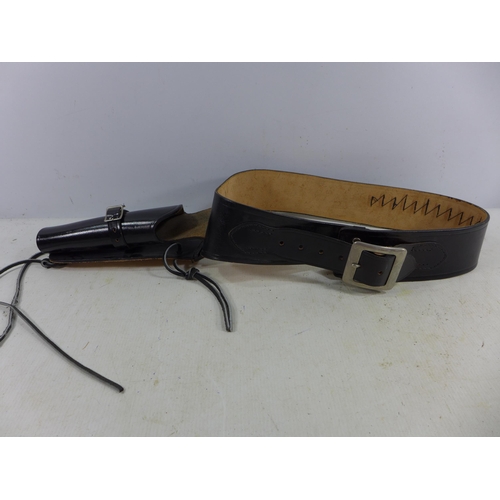 458 - A BLACK LEATHER COWBOY GUN HOLDER