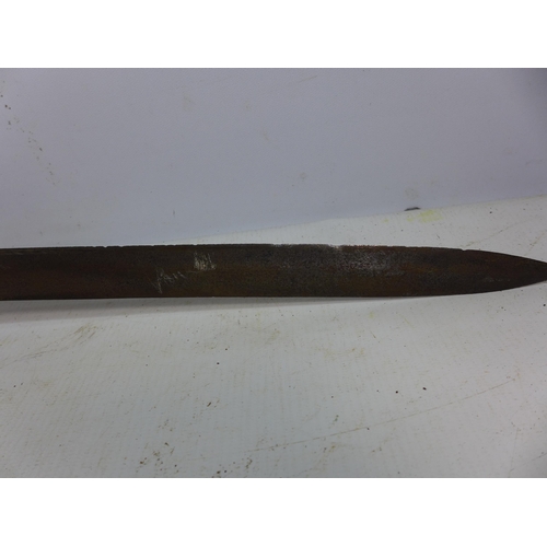 460 - AN EARLY 19TH CENTURY SHORT SWORD, 60CM BLADE, LENGTH 72CM