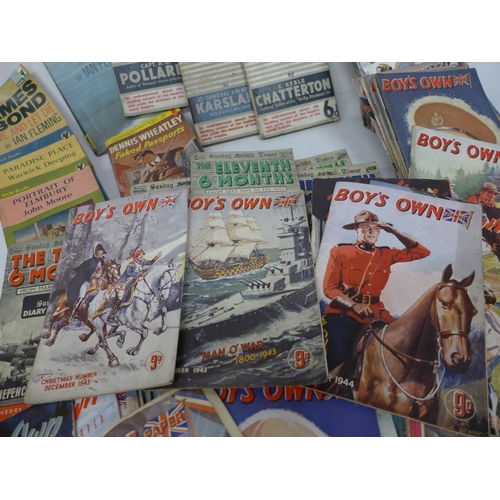 461 - A LARGE COLLECTION OF PAPERBACK BOOKS RELATING TO WORLD WAR II, TO INCLUDE 'LEADERS OF THE ARMY', LE... 