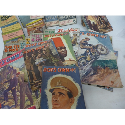 461 - A LARGE COLLECTION OF PAPERBACK BOOKS RELATING TO WORLD WAR II, TO INCLUDE 'LEADERS OF THE ARMY', LE... 