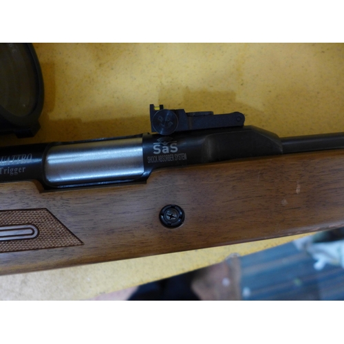 462 - A GOOD QUALITY HATSAN DOMINATOR 200W QUATRRO TRIGGER .22 CALIBRE AIR RIFLE, 46CM BARREL, FITTED WITH... 