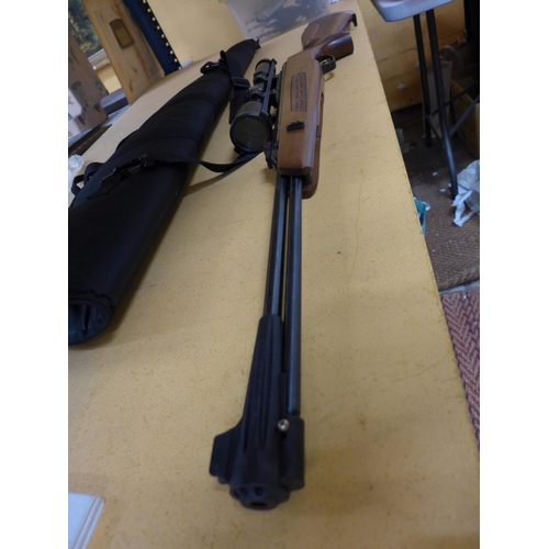 462 - A GOOD QUALITY HATSAN DOMINATOR 200W QUATRRO TRIGGER .22 CALIBRE AIR RIFLE, 46CM BARREL, FITTED WITH... 