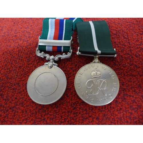 483 - A COMMONWEALTH INDEPENDENCE MEDAL FOR PAKISTAN, PAKISTAN MEDAL WITH KASHMIR 1948 BAR (2)