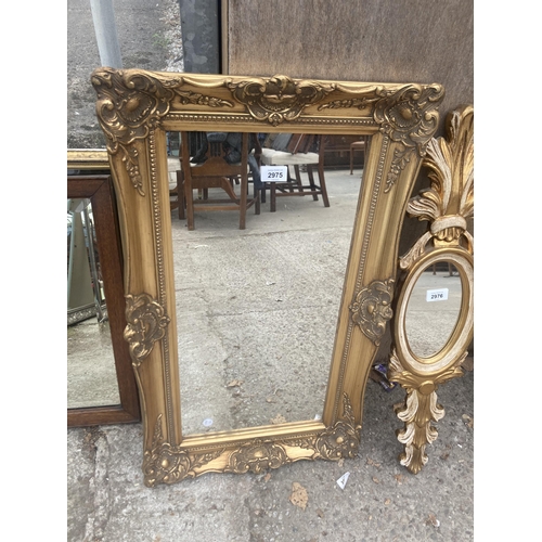 2975 - A GILT FRAMED WALL MIRROR, 30