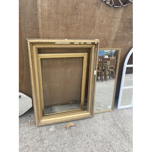 2981 - A GILT FRAMED PICTURE FRAME, 40