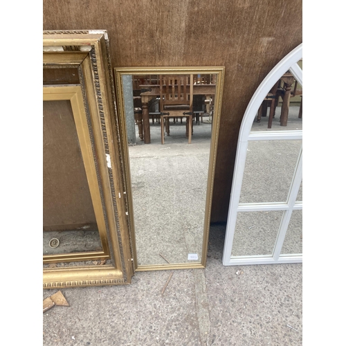 2981 - A GILT FRAMED PICTURE FRAME, 40