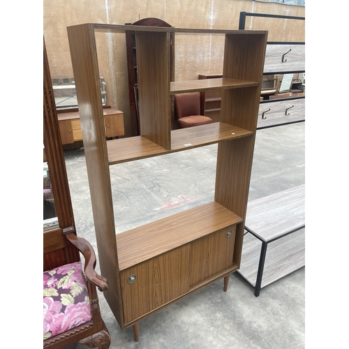 3012 - A RETRO TEAK EFFECT OPEN DISPLAY UNIT WITH SLIDING DOORS TO BASE, 35.5