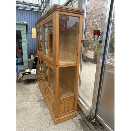 3018 - A PINE FOUR DOOR DISPLAY CABINET WITH CUPBOARDS TO BASE, 63