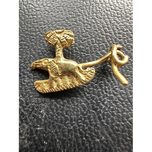 300 - A GOLD ELEPHANT AND PALM TREE BADGE TESTED TO 18 CARAT BUT BELIEVED 24 CARAT, POSSIBLY WW2 GERMAN AF... 