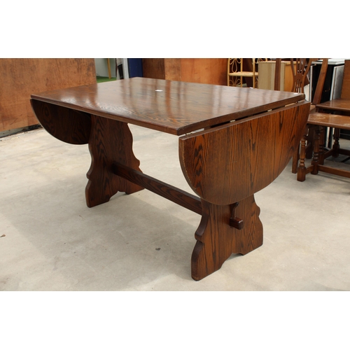 3043 - AN OAK REFECTORY STYLE DINING TABLE WITH DROP LEAVES, 78