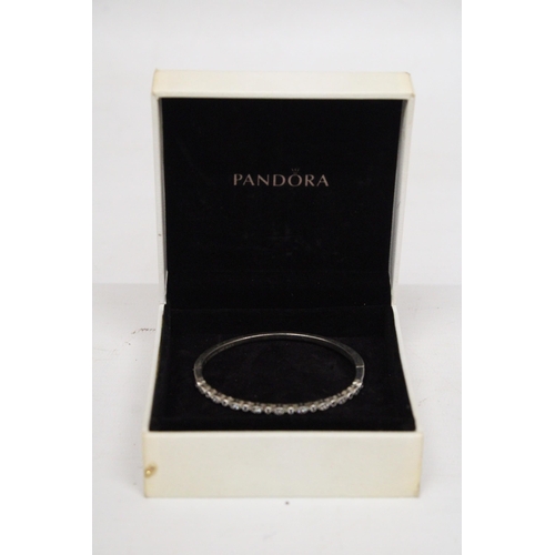 615 - A PANDORA MARKED SILVER AND CLAER STONE BANGLE IN ORIGINAL PRESENTATION BOX