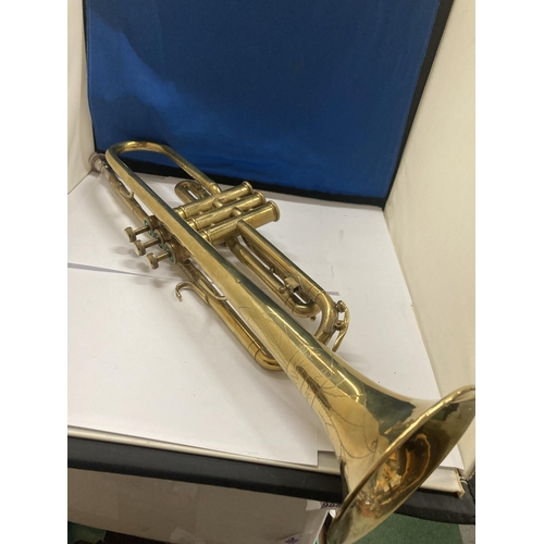 79 - A VINTAGE ELKHART PIONEER BRASS TRUMPET WITH MOUTHPIECE, SOFT CASE AND MUSIC HOLDER