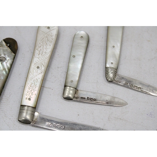 89 - FOUR STERLING SILVER AND MOTHER OF PEARL FRUIT KNIVES