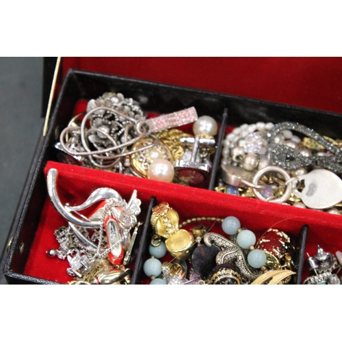 91 - A LARGE QUANTITY OF COSTUME JEWELLERY TO INCLUDE WATCHES, BROOCHES, BRACELETS, NECKLACES, EARRINGS, ... 