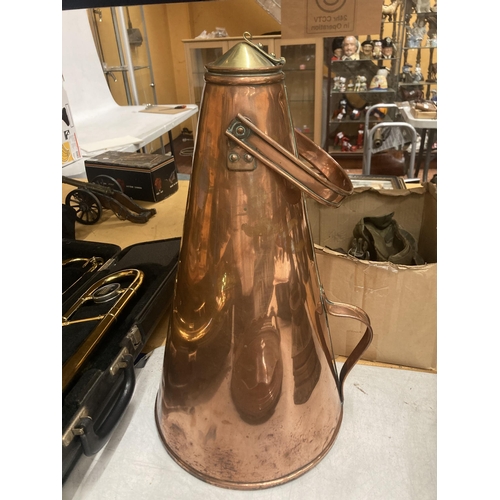 43 - AN ARTS AND CRAFTS COPPER FLASK WITH HINGED BRASS LID AND COPPER HANDLE TO TOP AND SIDE 49 CM