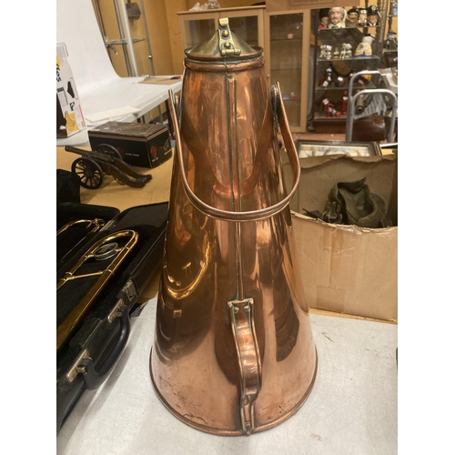 43 - AN ARTS AND CRAFTS COPPER FLASK WITH HINGED BRASS LID AND COPPER HANDLE TO TOP AND SIDE 49 CM