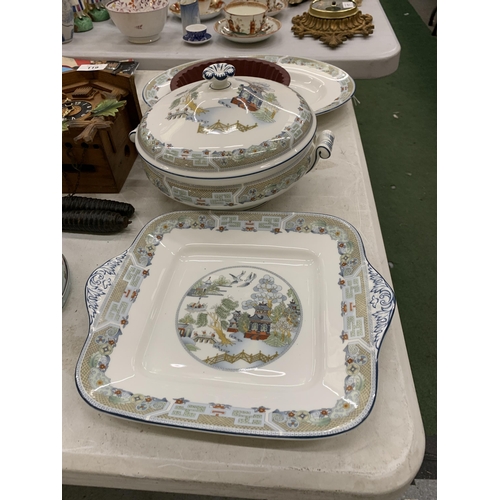 118 - THREE PIECES OF WEDGWOOD 'CHINESE LEGEND' TO INCLUDE A LIDDED TUREEN, LARGE OVAL SERVING PLATE AND S... 