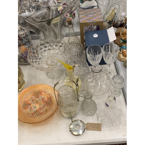 213 - A QUANTITY OF GLASSWARE TO INCLUDE A LARGE ART GLASS VASE, TEN ART DECO CANDLE HOLDERS, A LARGE FOOT... 