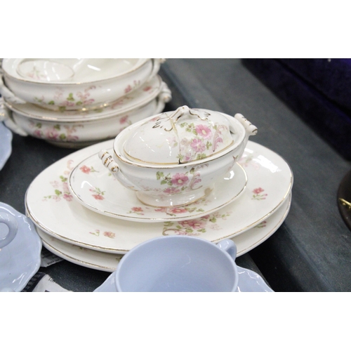 249 - A LARGE QUANTITY OF SMALL VINTAGE TEAWARE TO INCLUDE SMALL LIDDED TUREENS, CREAM JUGS, CUPS, SAUCERS... 