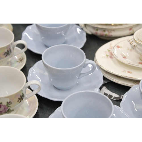 249 - A LARGE QUANTITY OF SMALL VINTAGE TEAWARE TO INCLUDE SMALL LIDDED TUREENS, CREAM JUGS, CUPS, SAUCERS... 