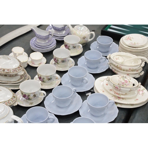 249 - A LARGE QUANTITY OF SMALL VINTAGE TEAWARE TO INCLUDE SMALL LIDDED TUREENS, CREAM JUGS, CUPS, SAUCERS... 