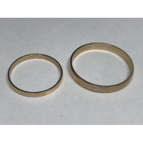 535 - TWO MARKED 9 CARAT GOLD WEDDING BANDS SIZE Y AND O/P GROSS WEIGHT 3.0 GRAMS IN A PRESENTATION BOX