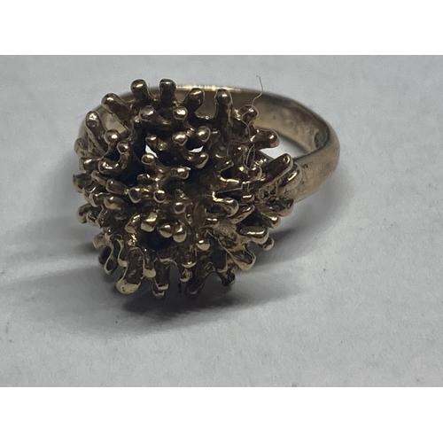 554 - A MARKED 9 CARAT GOLD BRUTALIST RING SIZE J GROSS WEIGHT 4.6 GRAMS IN A PRESENTATION BOX