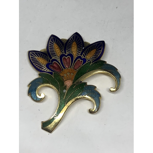 577 - A CLOISONNE FLORAL BROOCH