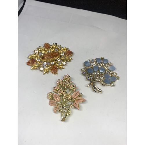 579 - THREE VINTAGE FLORAL BROOCHES