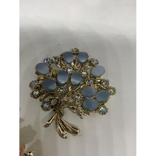 579 - THREE VINTAGE FLORAL BROOCHES