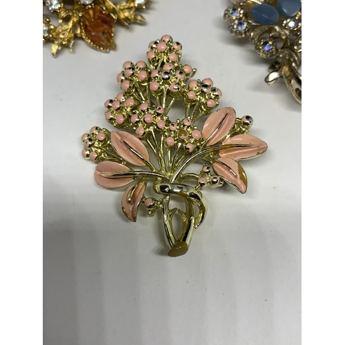 579 - THREE VINTAGE FLORAL BROOCHES