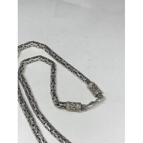 596 - A HEAVY MARKED SILVER NECKLACE AND PENDANT