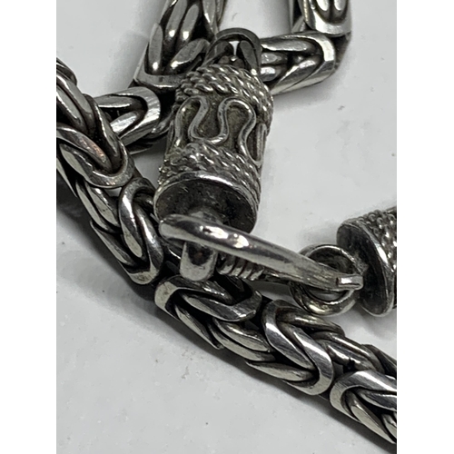 596 - A HEAVY MARKED SILVER NECKLACE AND PENDANT