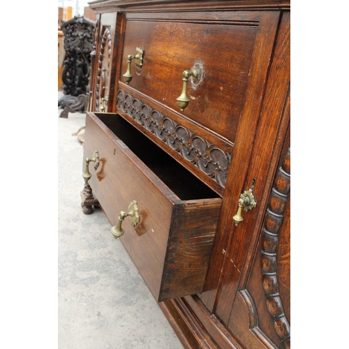 2842 - AN EARLY 20TH CENTURY OAK SIDEBOARD WITH RAISED BACK, TWO CUPBOARDS, TWO DRAWERS, THREE BARLEY-TWIST... 