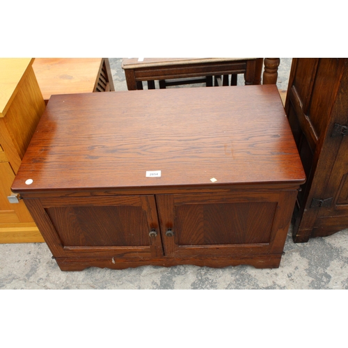 2854 - AN OAK GRANGEMOOR FURNITURE TWO DOOR CABINET/STAND