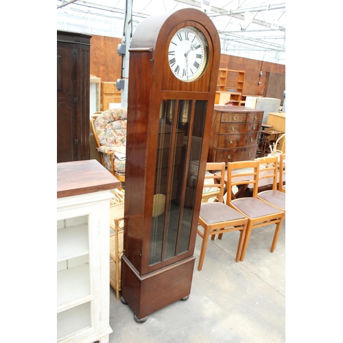 2873 - AN EARLY 20TH CENTURY MAHOGANY HALL LONGCASE CLOCK WITH THREE WEIGHTS, GLAZED DOOR AND ROMAN NUMERAL... 