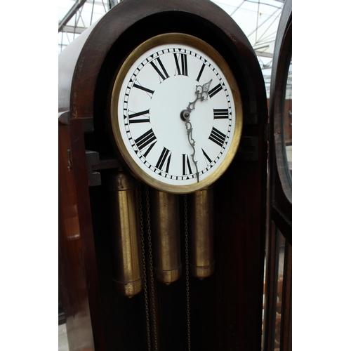 2873 - AN EARLY 20TH CENTURY MAHOGANY HALL LONGCASE CLOCK WITH THREE WEIGHTS, GLAZED DOOR AND ROMAN NUMERAL... 