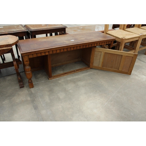 2888 - A 20TH CENTURY OAK COURT CUPBOARD TOP AND SMALL OVAL DROP-LEAF TABLE