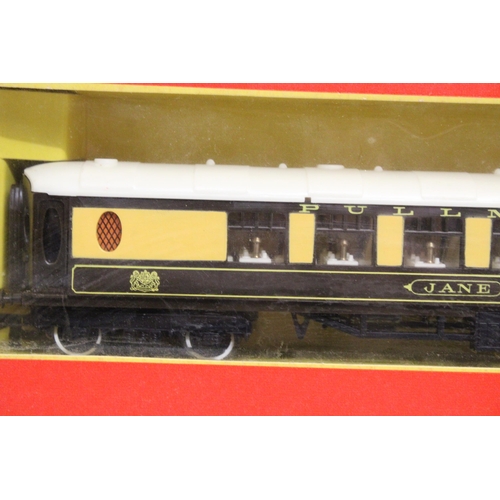 306 - THREE OO GAUGE HORNBY CARRIAGES TO INCLUDE A LNER SLEEPER COACH, PULLMAN 1ST CLASS (JANE) AND PULLMA... 