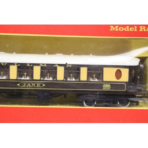 306 - THREE OO GAUGE HORNBY CARRIAGES TO INCLUDE A LNER SLEEPER COACH, PULLMAN 1ST CLASS (JANE) AND PULLMA... 