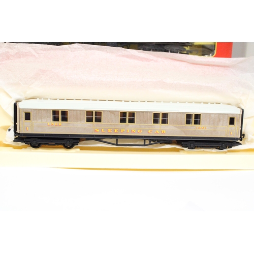 306 - THREE OO GAUGE HORNBY CARRIAGES TO INCLUDE A LNER SLEEPER COACH, PULLMAN 1ST CLASS (JANE) AND PULLMA... 