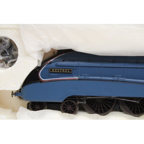 308 - A HORNBY OO GAUGE LNER 4-6-2 CLASS A4 LOCOMOTIVE, '4485 KESTREL' MODEL NO. R2154 - BOXED