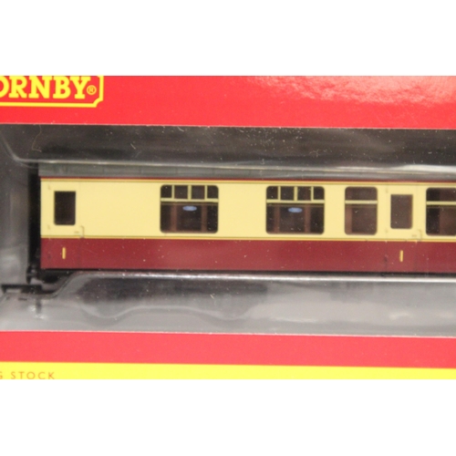 314 - THREE HORNBY OO GAUGE CARRIAGES TO INCLUDE BR MK1 PARCELS BRAKE COACH, BR MK1 1ST OPEN CLASS COACH A... 