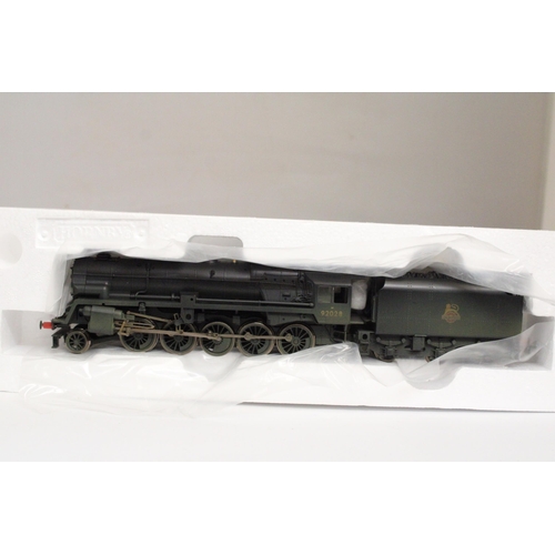 315 - A HORNBY OO GAUGE EARLY BR CLASS 9F CROSTI BOILER '92028', (HEAVILY WEATHERED) - R3756, AS NEW IN BO... 