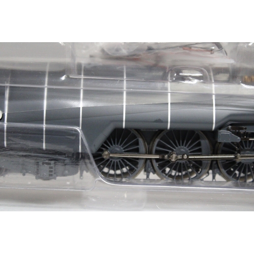 317 - A HORNBY OO GAUGE LNER CLASS W1, 'HUSH HUSH' 4-6-4 'BRITISH ENTERPRISE' - R3841, AS NEW IN BOX